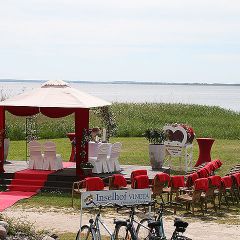 Inselhof Vineta Hochzeitswiese mit freiem Achterwasserblick