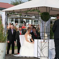 Inselhof Vineta freier Blick auf das Brautpaar 2