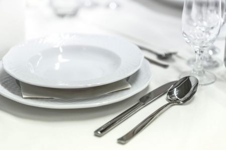 Imagebild Inselhof Vineta Hochzeit Teller und Besteck